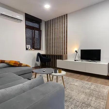 2 Bedroom Modern At The Heart Of